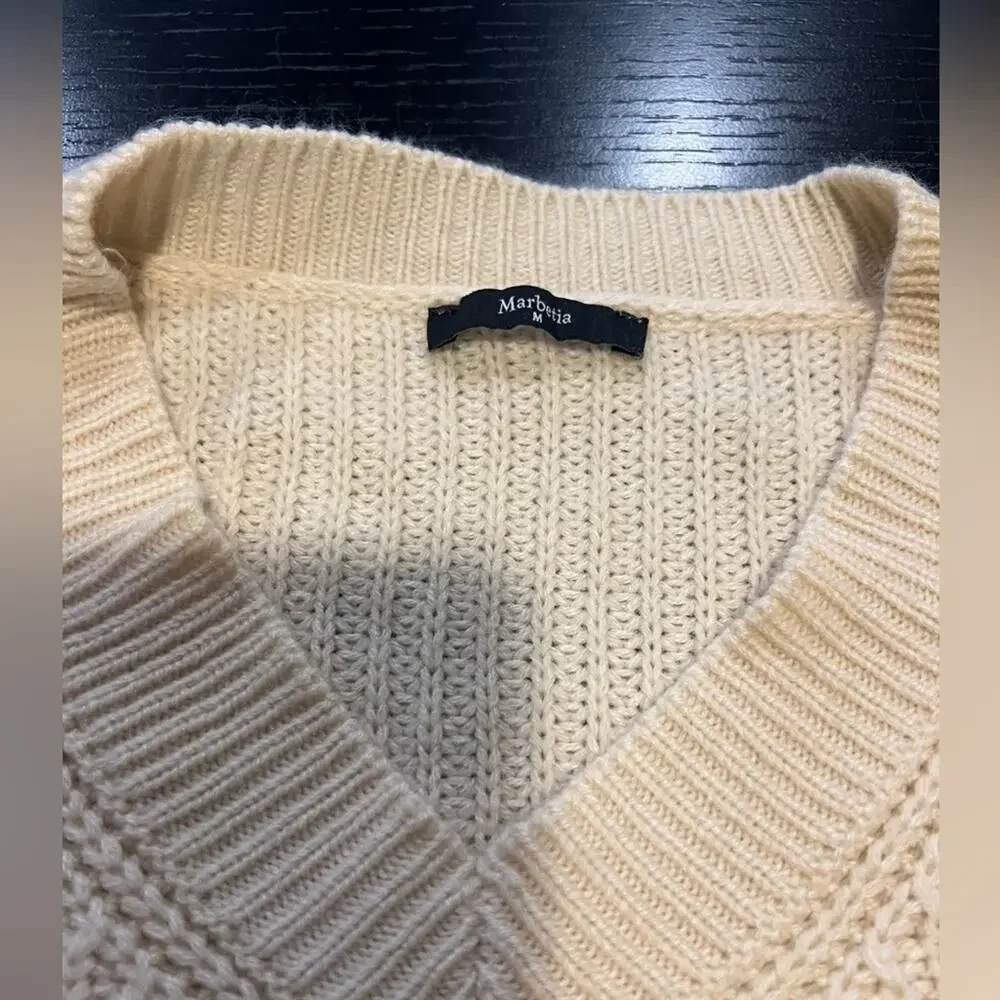 Marbetia Medium Colorblock V Neck Sweater